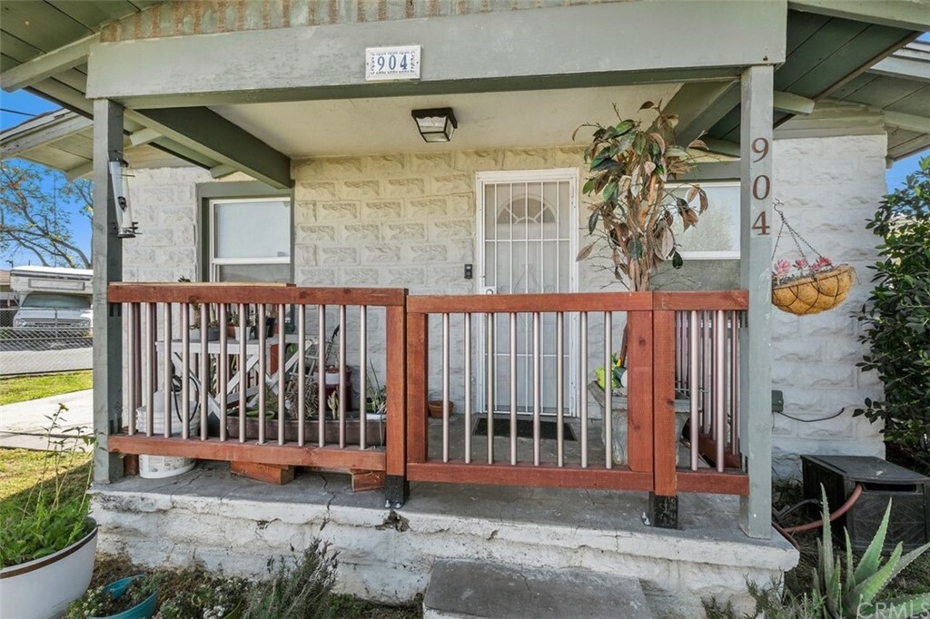 Property Photo:  904 Ivy Street  CA 92324 