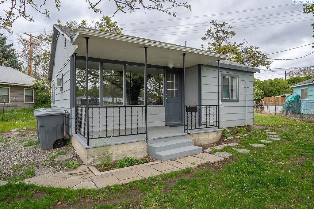 Property Photo:  1420 Perkins Avenue  WA 99354 