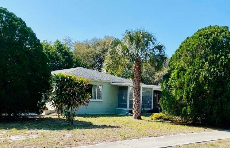 Property Photo:  740 Lime Avenue  FL 34237 