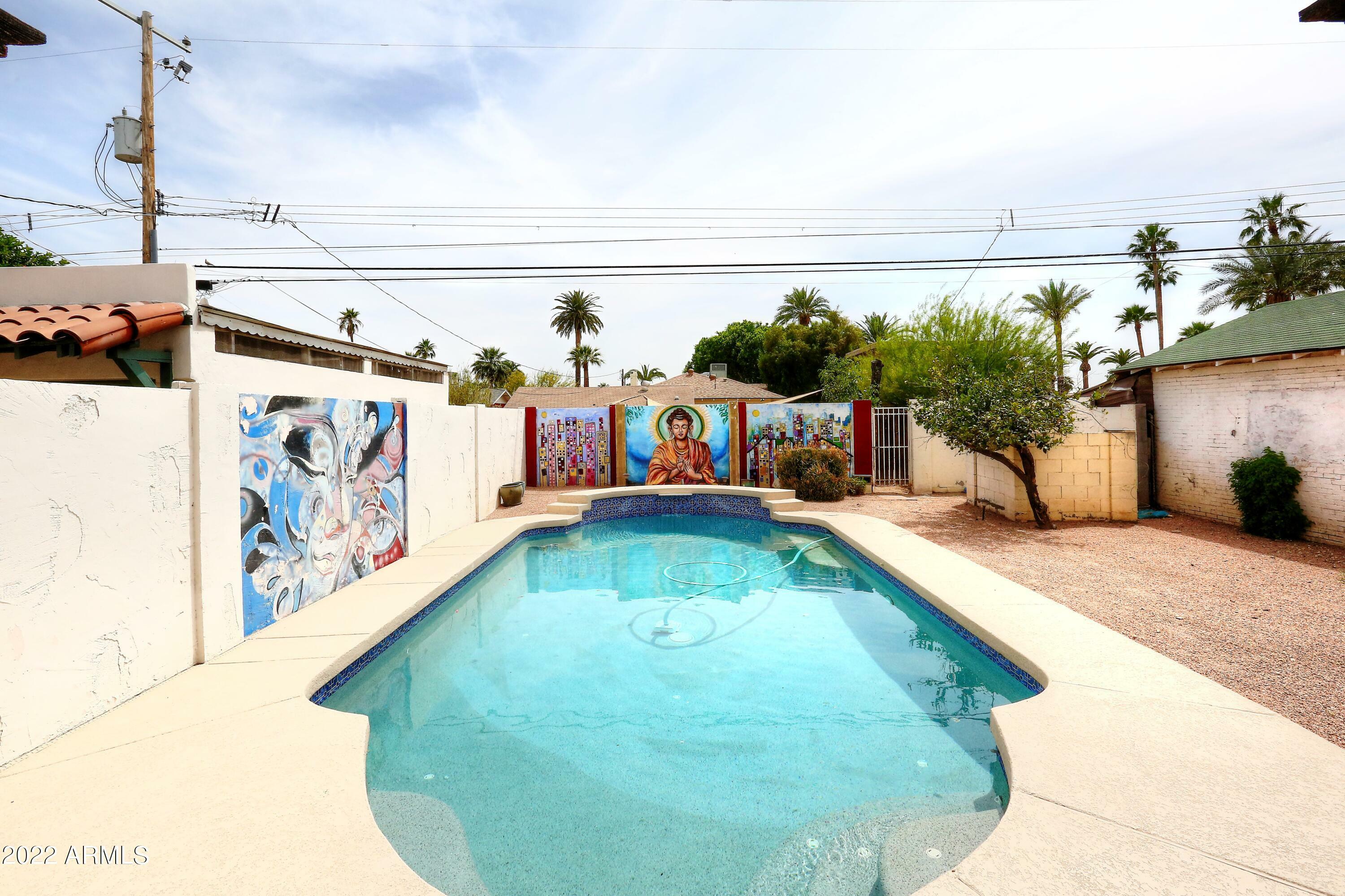 Property Photo: 733 W Willetta Street AZ 85007