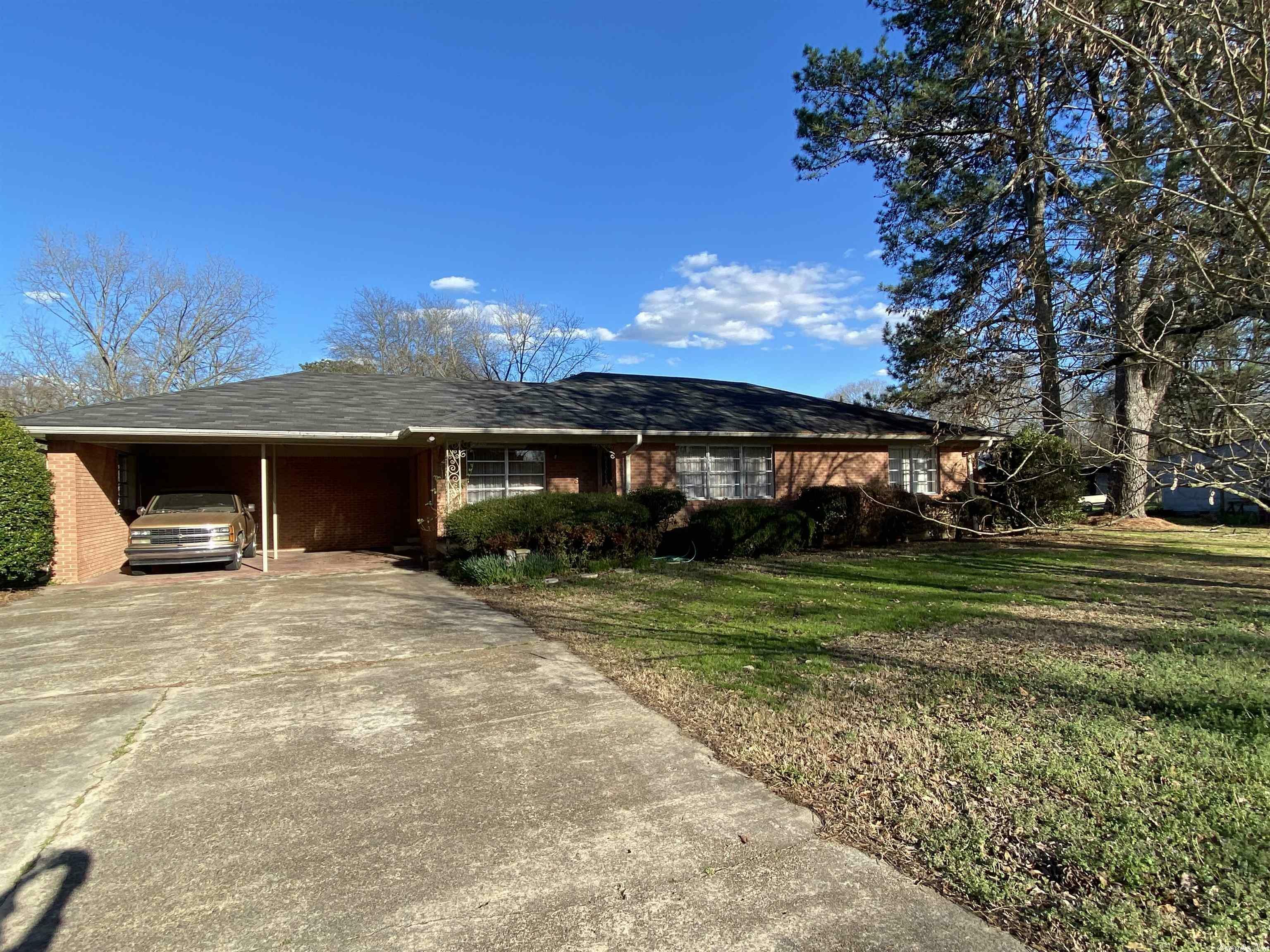 Property Photo:  611 S Washington Avenue  AR 71958 