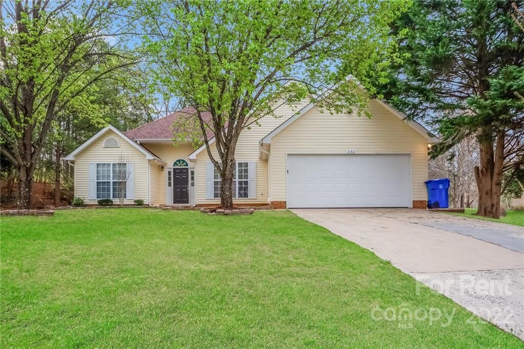 Property Photo:  136 Canopy Court  NC 28115 
