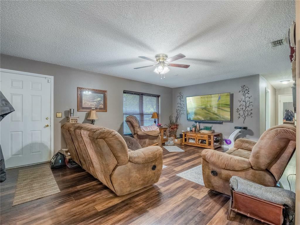 Property Photo: 31426 Colby Place FL 32776