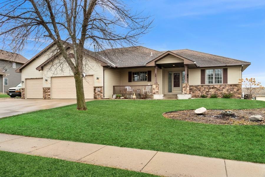 Property Photo:  2302 Meadow Drive  MN 55313 