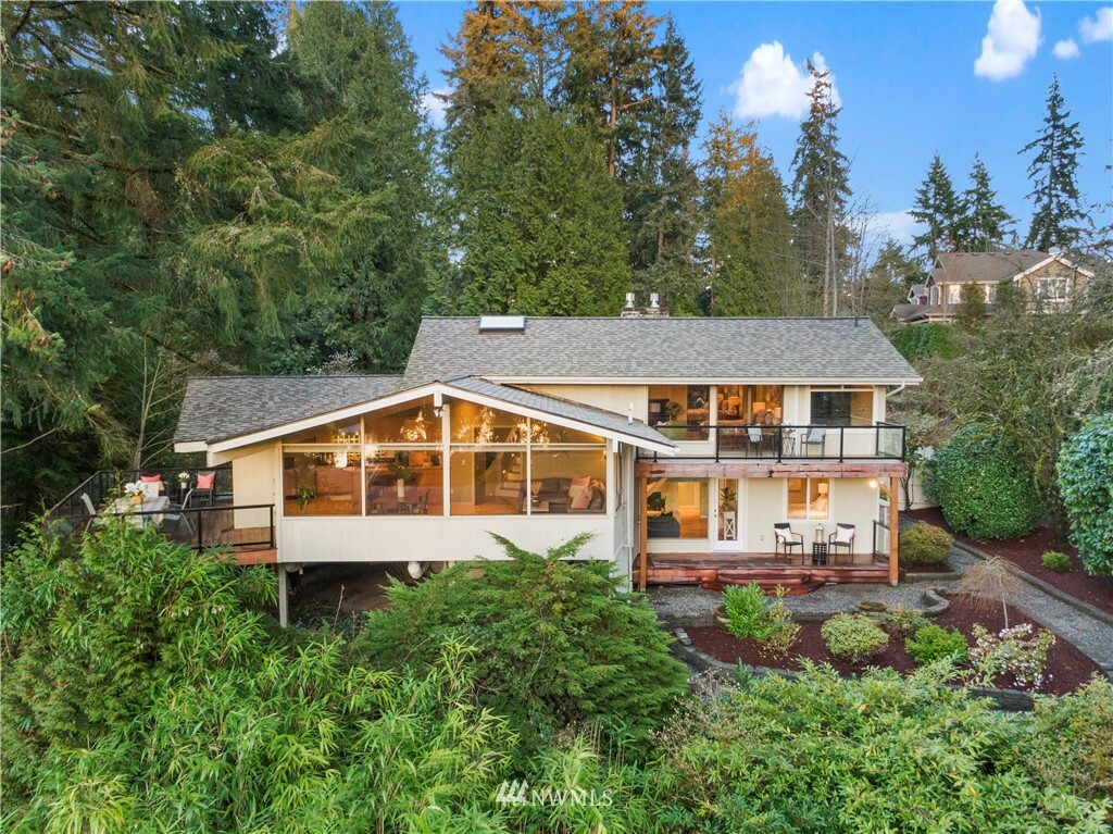 Property Photo:  16605 SE 17th Place  WA 98008 