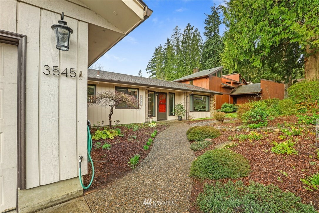 Property Photo:  3545 Fairway Lane  WA 98632 