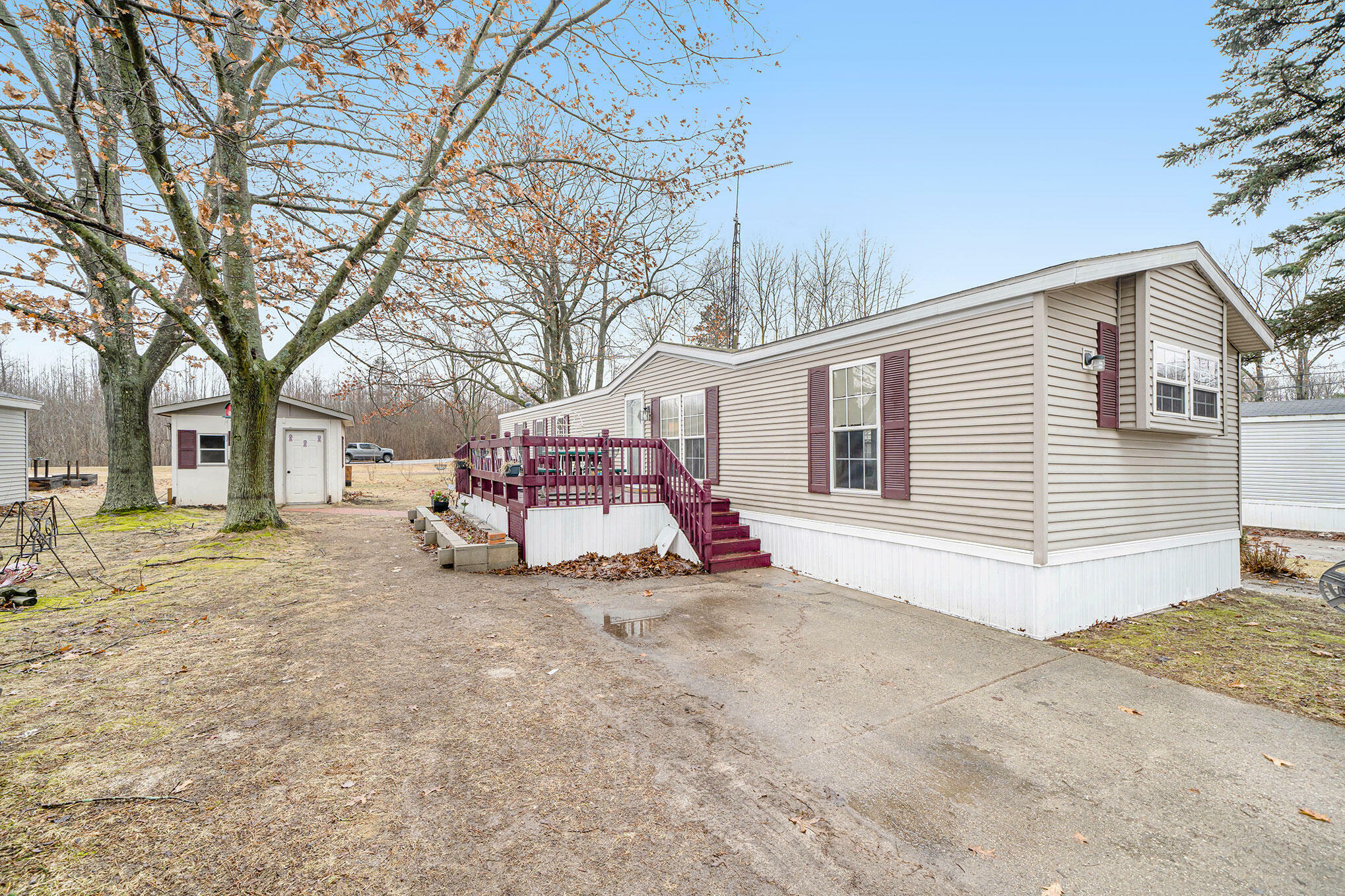 Property Photo: 6175 Roberts Road MI 49332