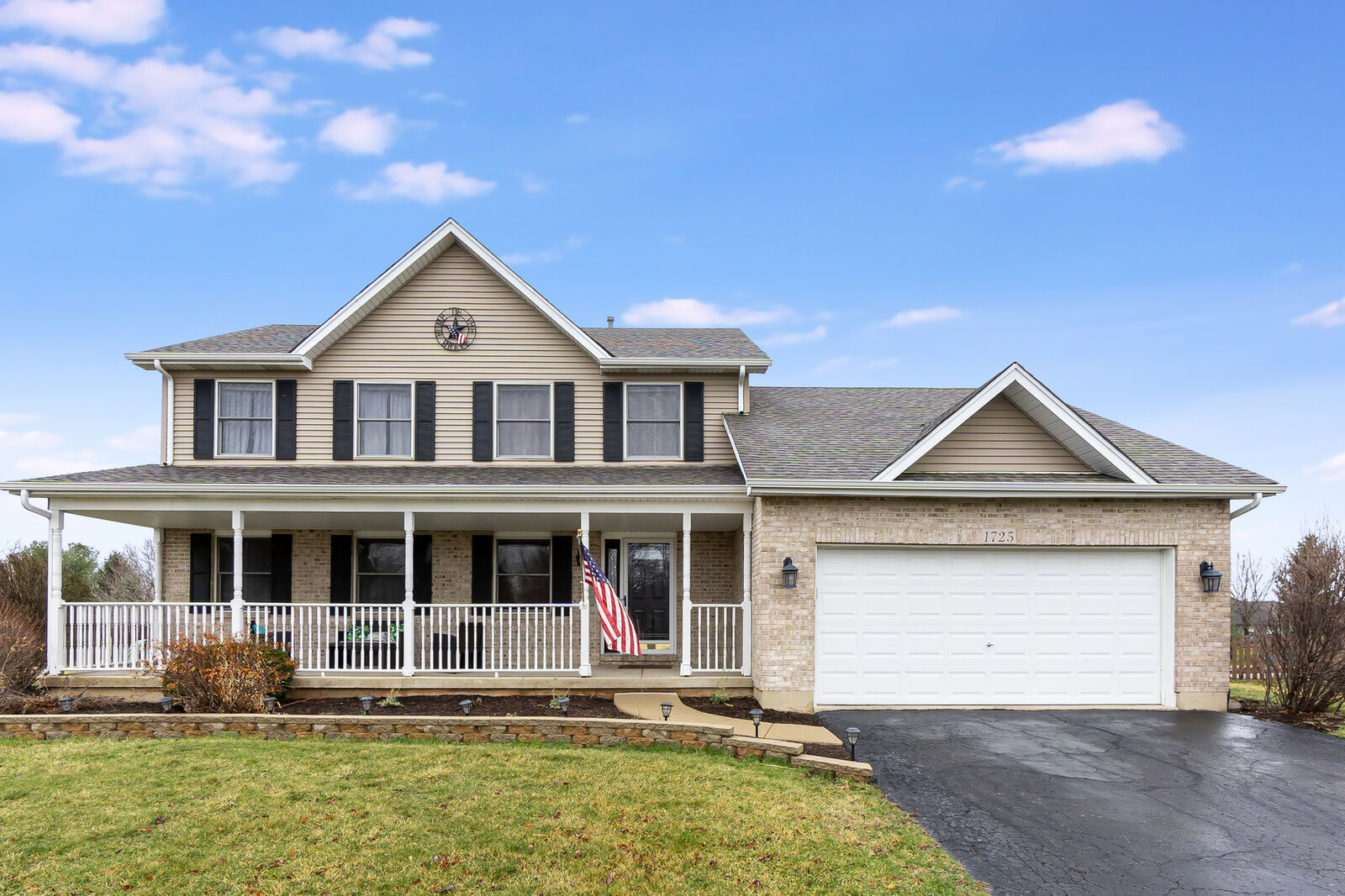 Property Photo: 1725 Columbine Court IL 60560