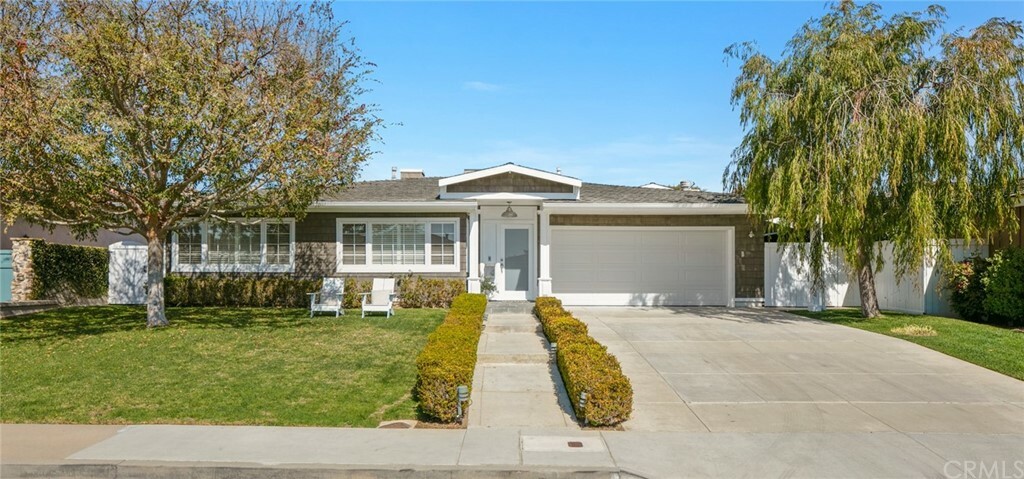 Property Photo: 1424 Serenade CA 92625