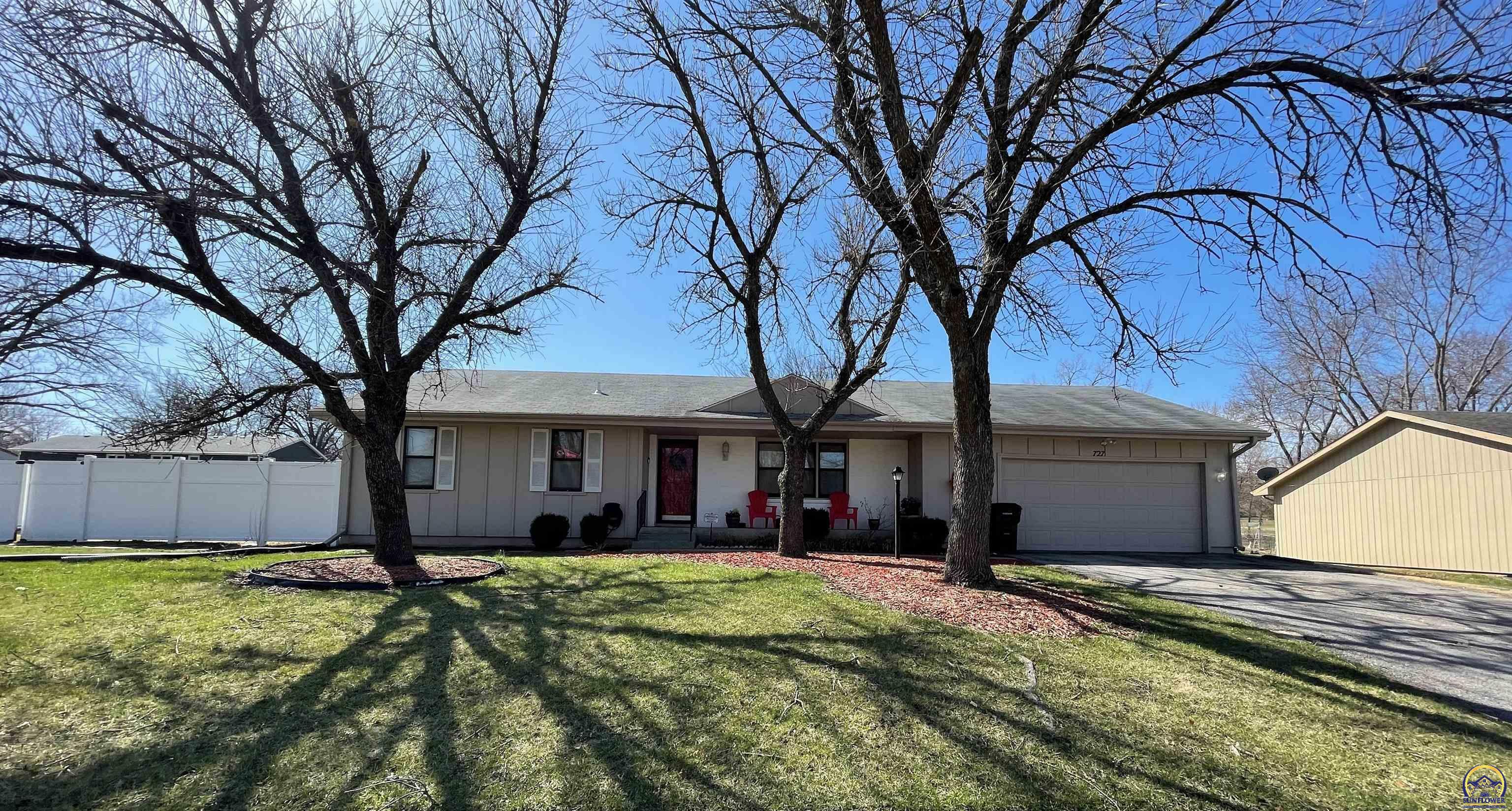 Property Photo: 1727 SE 36th Ter KS 66605