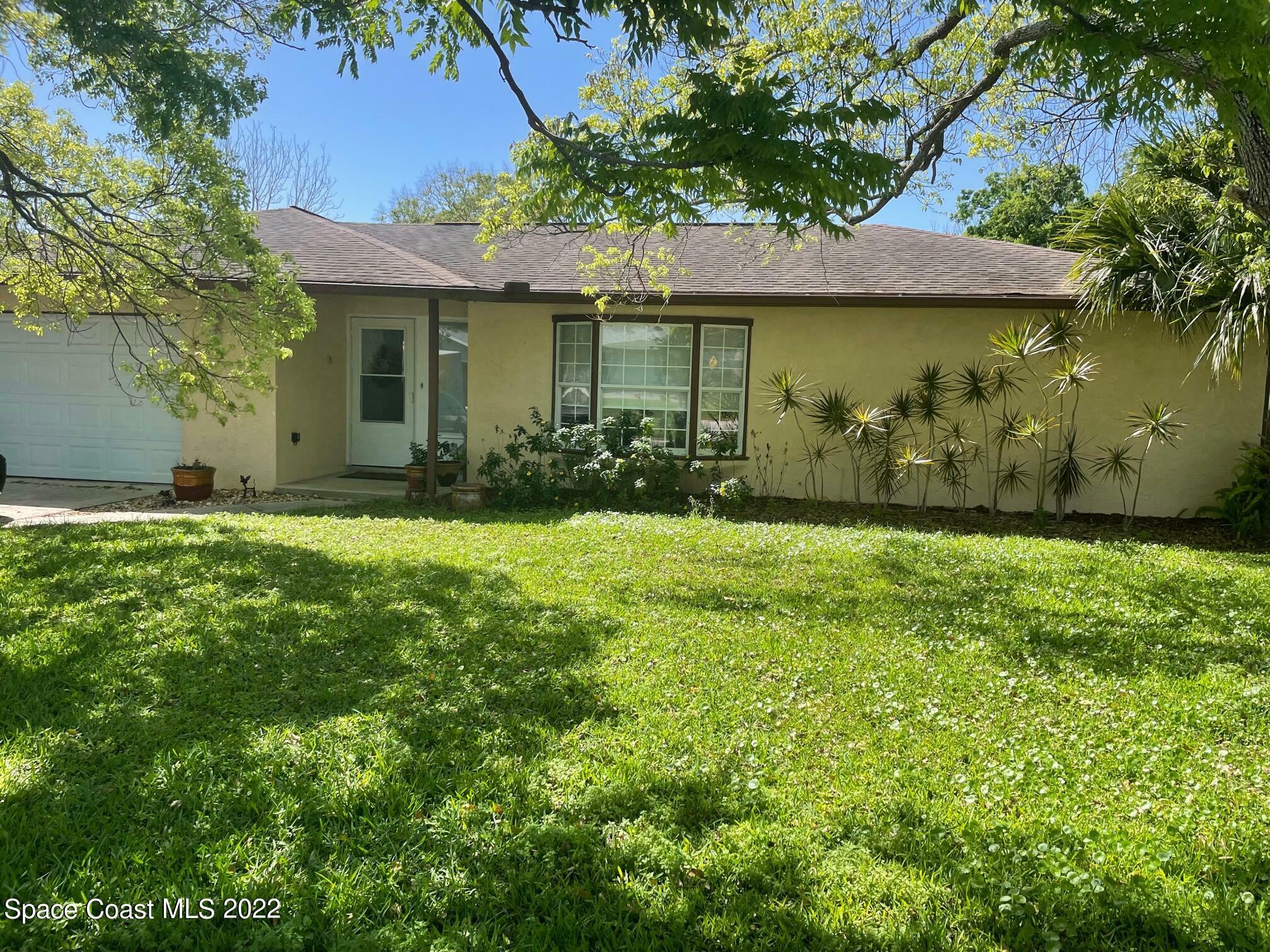 Property Photo: 4230 Grovewood Lane FL 32780