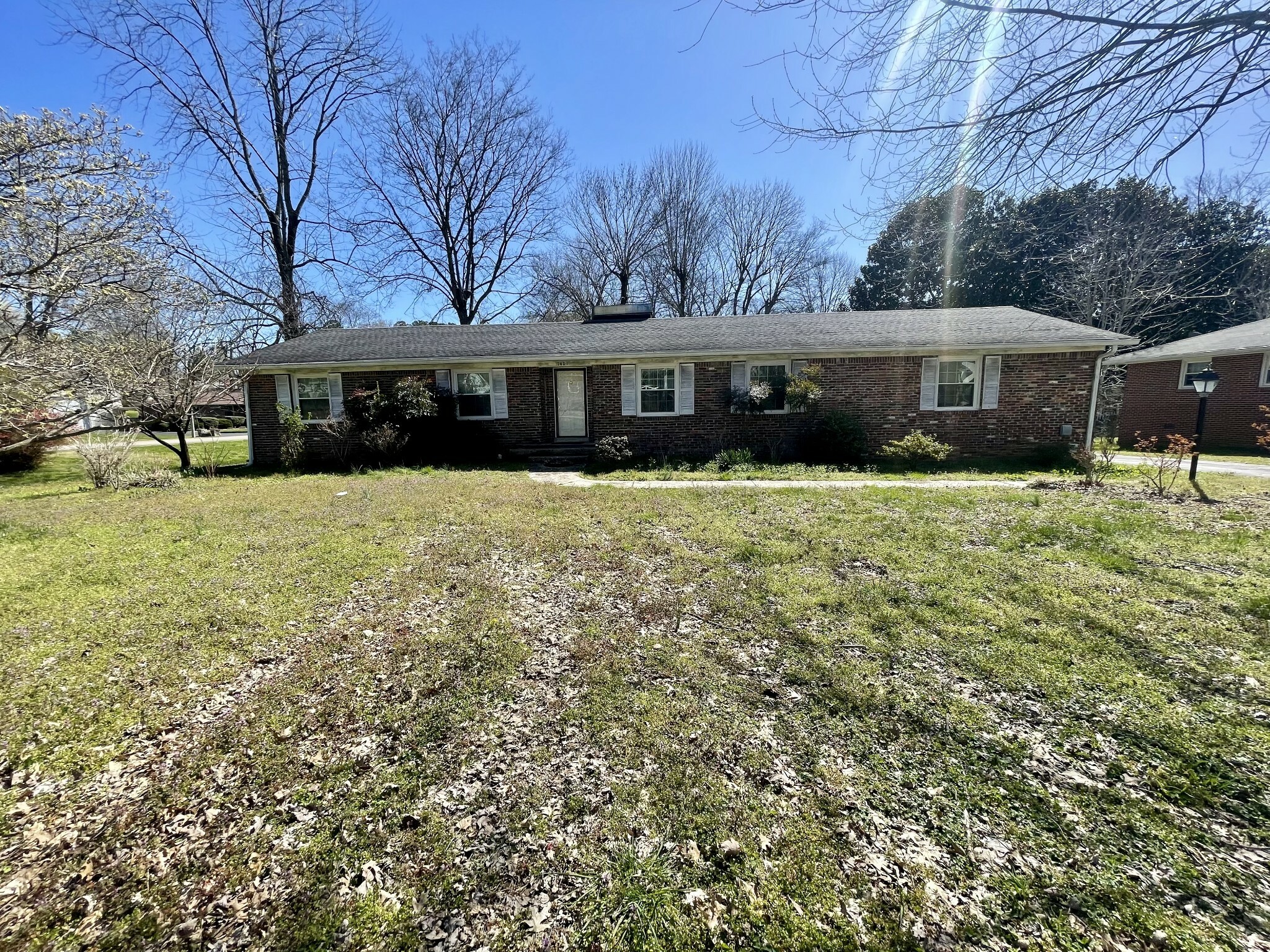 Property Photo:  1401 Manor Rd  TN 38401 