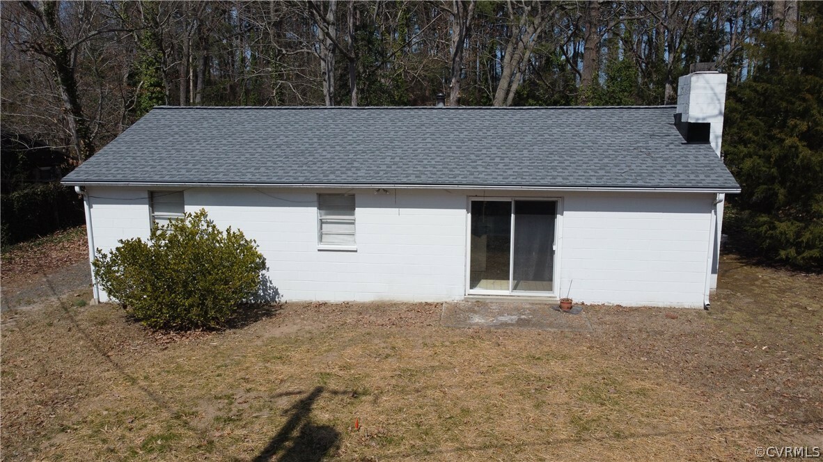 Property Photo: 135 Creekshore Drive VA 23043