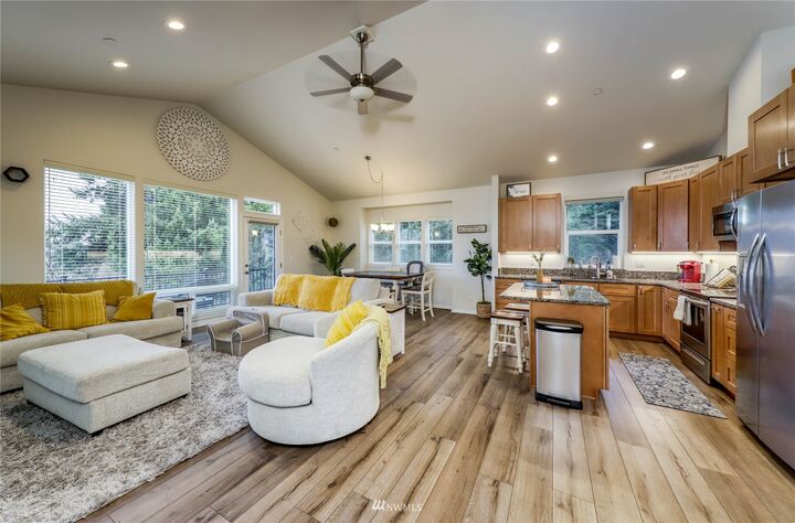 Property Photo:  332 Ford Avenue  WA 98312 