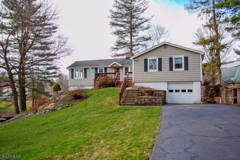 Property Photo:  3 Manor Dr  NJ 07438 