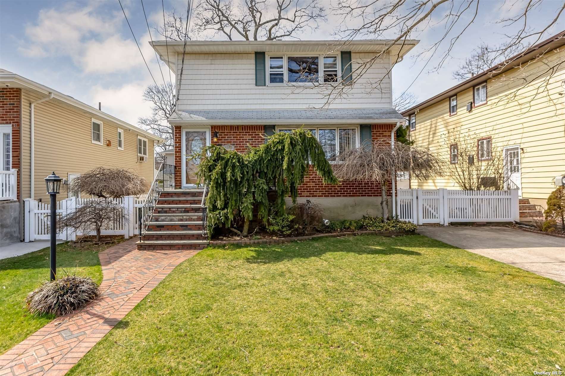 Property Photo:  1150 Vollkommer Place  NY 11710 