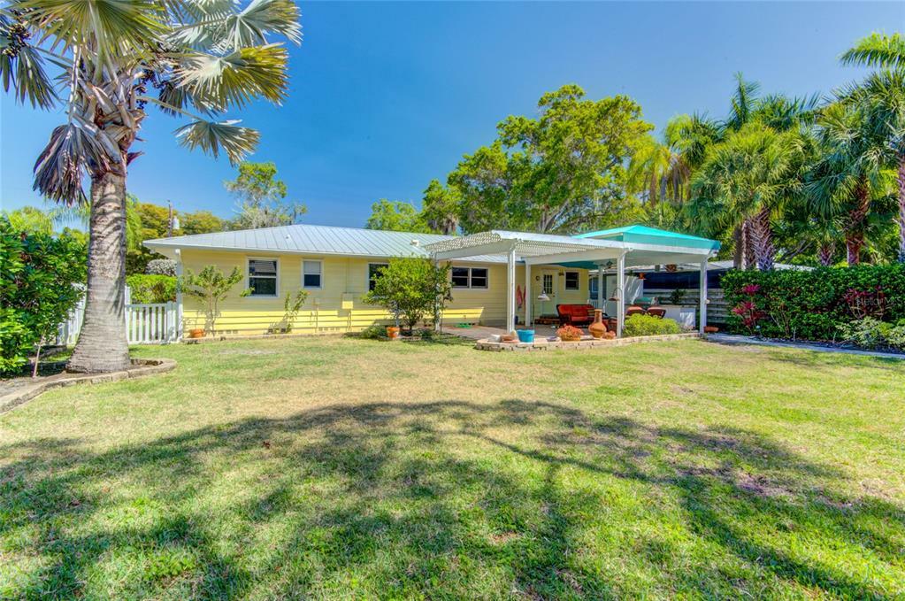 Property Photo:  1726 Waldemere Street  FL 34239 