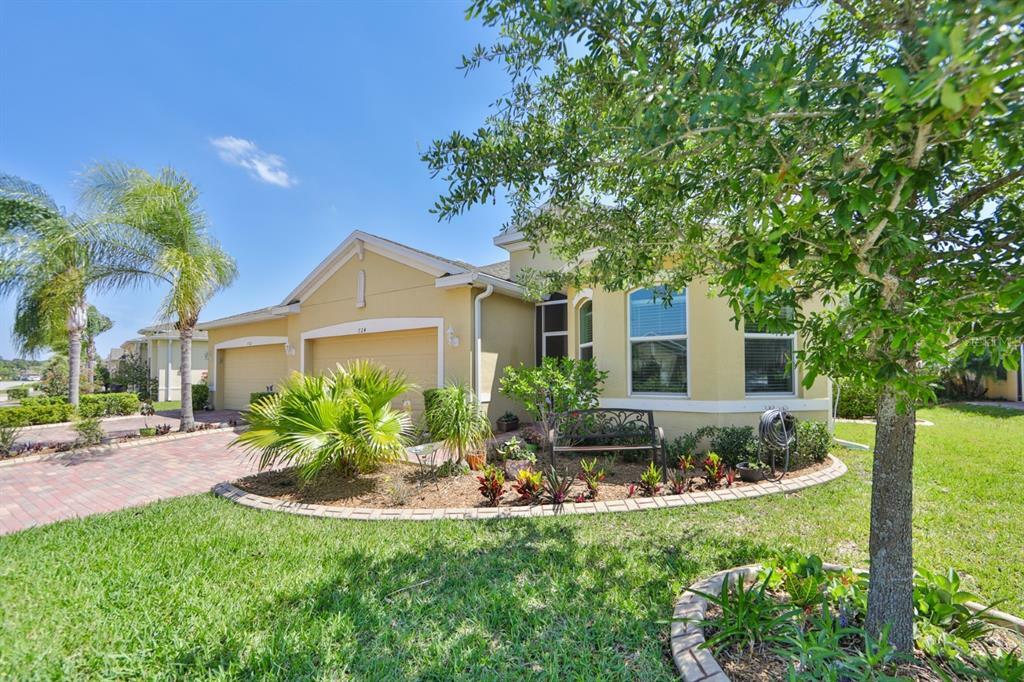 Property Photo:  724 Chipper Drive  FL 33573 