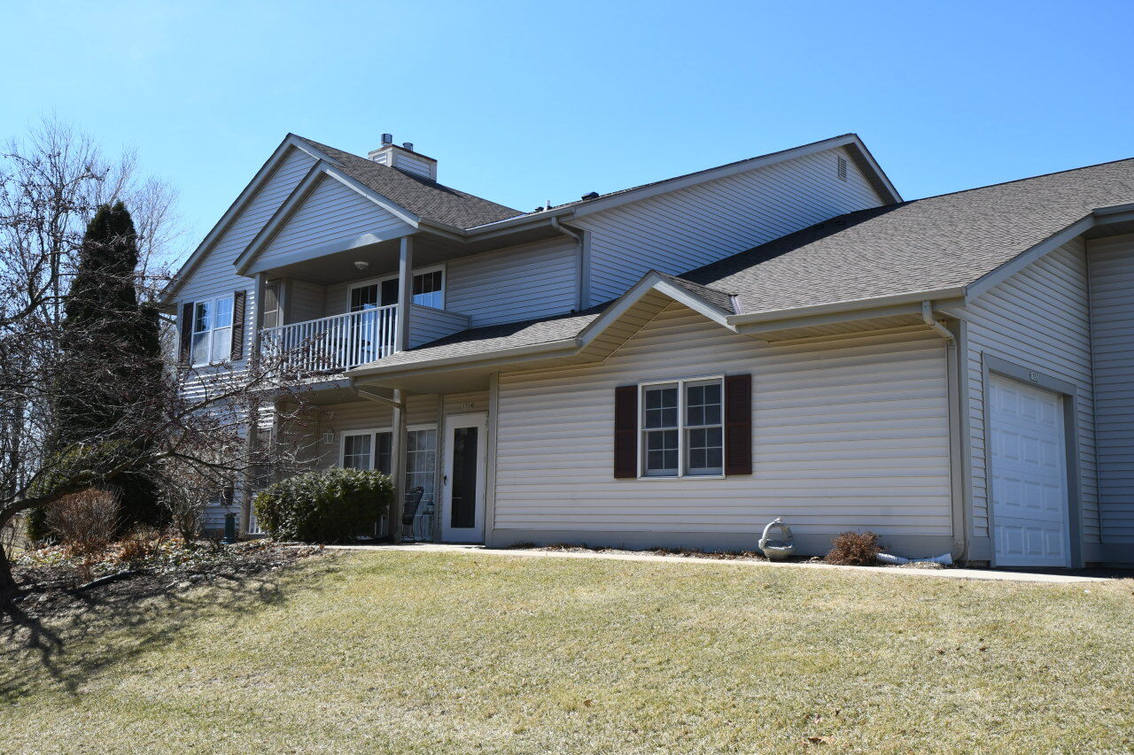 Property Photo:  153 Bur Oak Ln  WI 53024 