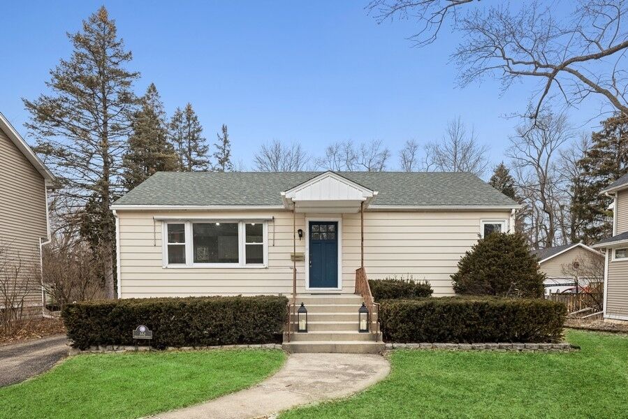 Property Photo: 352 W Windsor Avenue IL 60148
