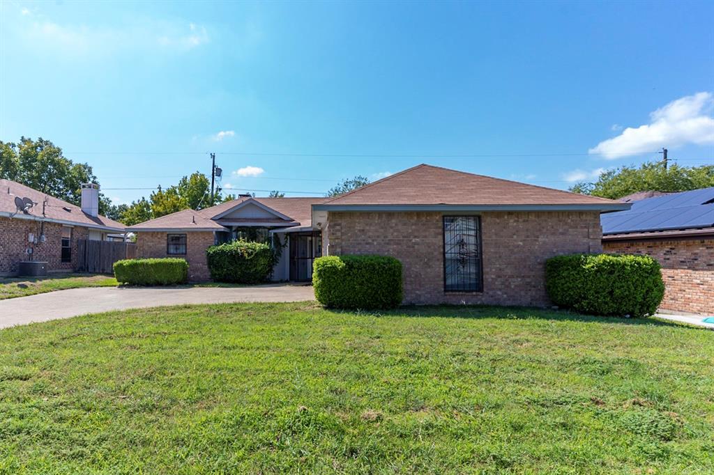 Property Photo: 721 Hillside Drive TX 75104