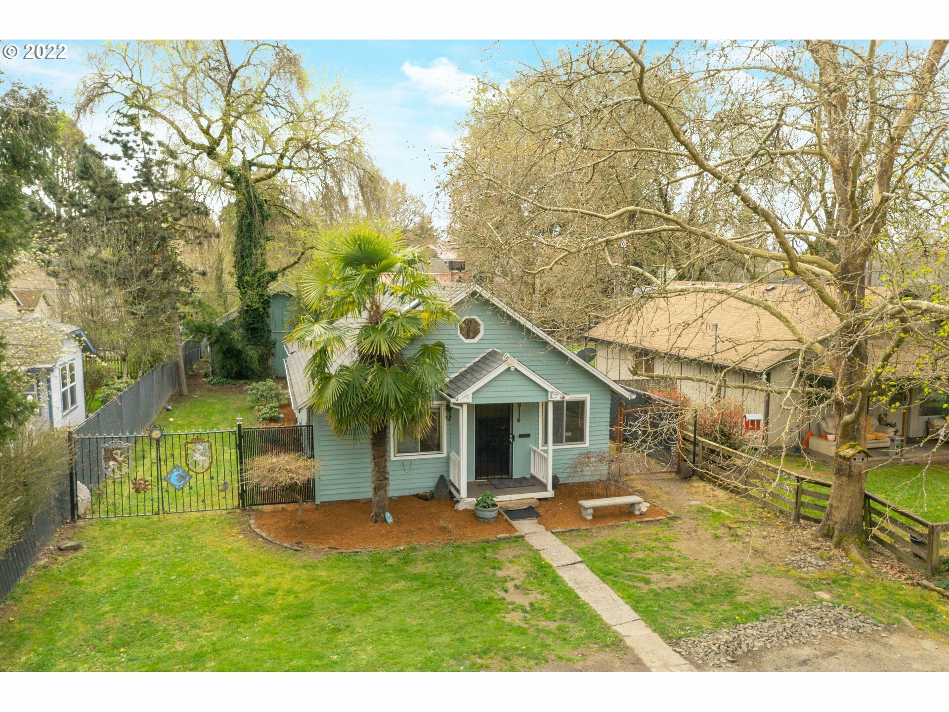 Property Photo: 6714 NE Chestnut St OR 97124