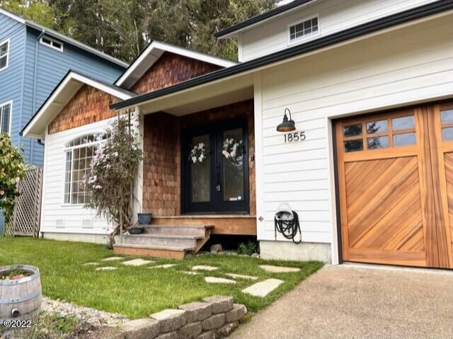 Property Photo: 1855 NE Tide Avenue OR 97367