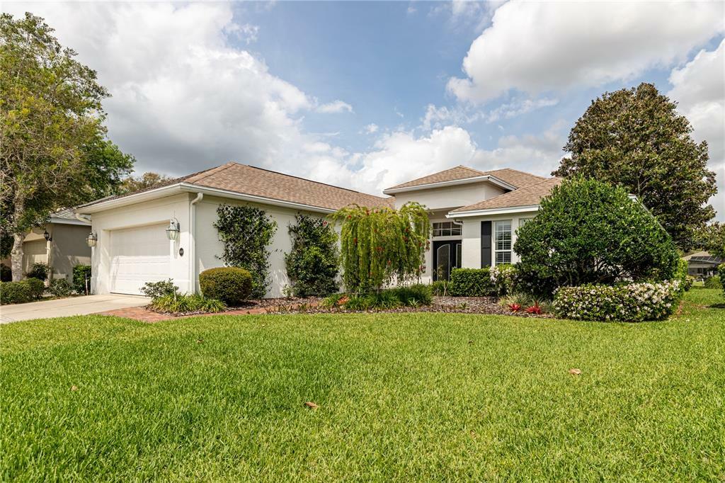 Property Photo:  8009 Pine Hollow Drive  FL 32757 