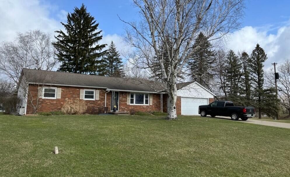 Property Photo:  800 Hazelwood Boulevard  MI 49203 