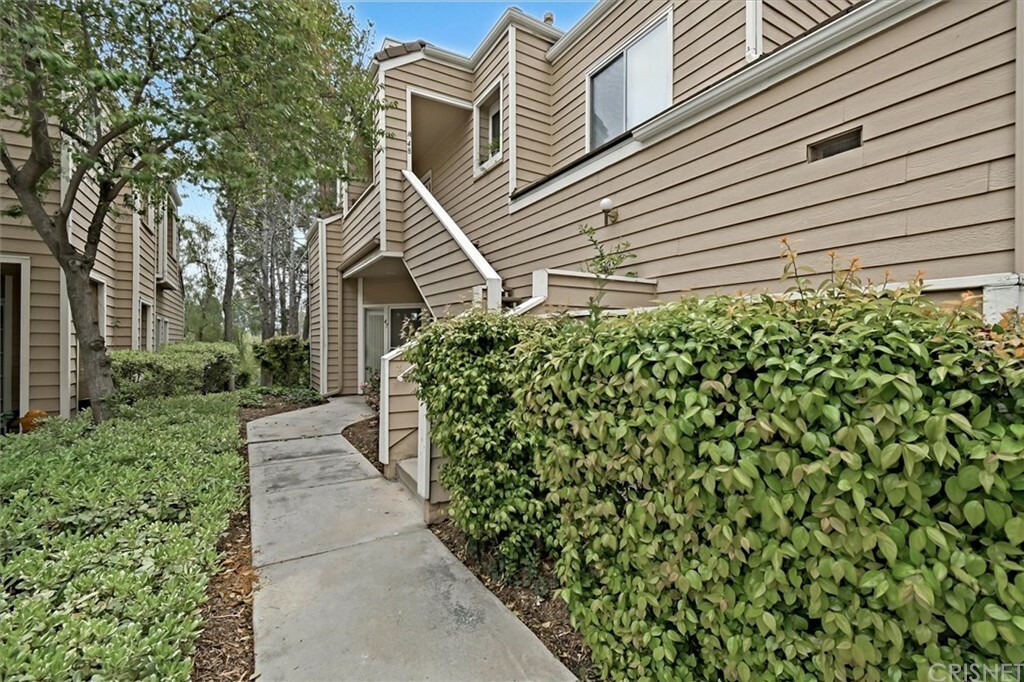 Property Photo:  24516 McBean Parkway 48  CA 91355 