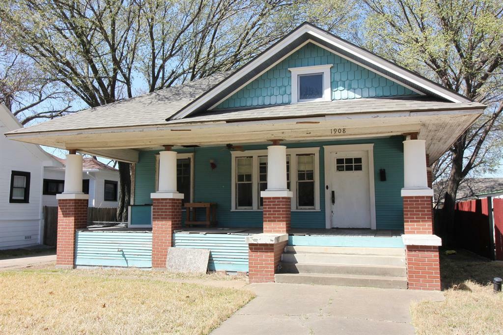 Property Photo: 1908 Hurley Avenue TX 76110