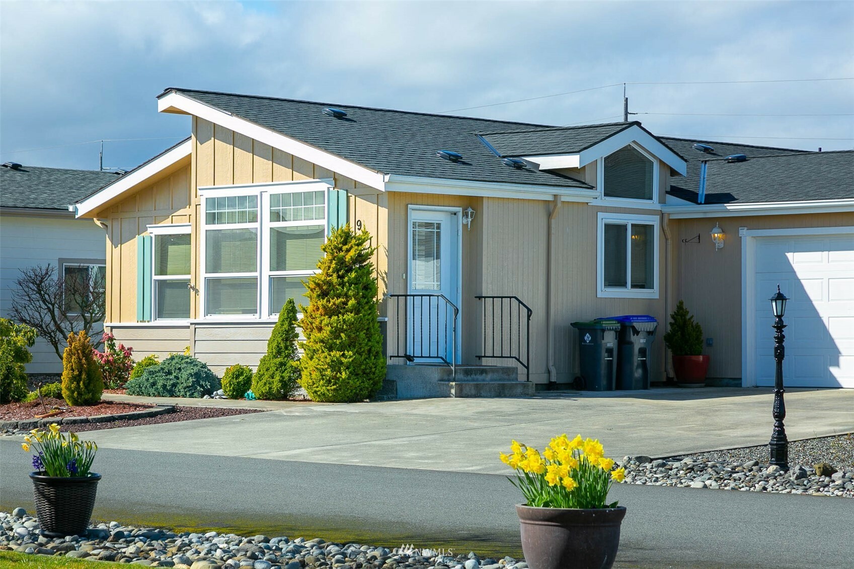 Property Photo: 971 N Portside Way WA 98382