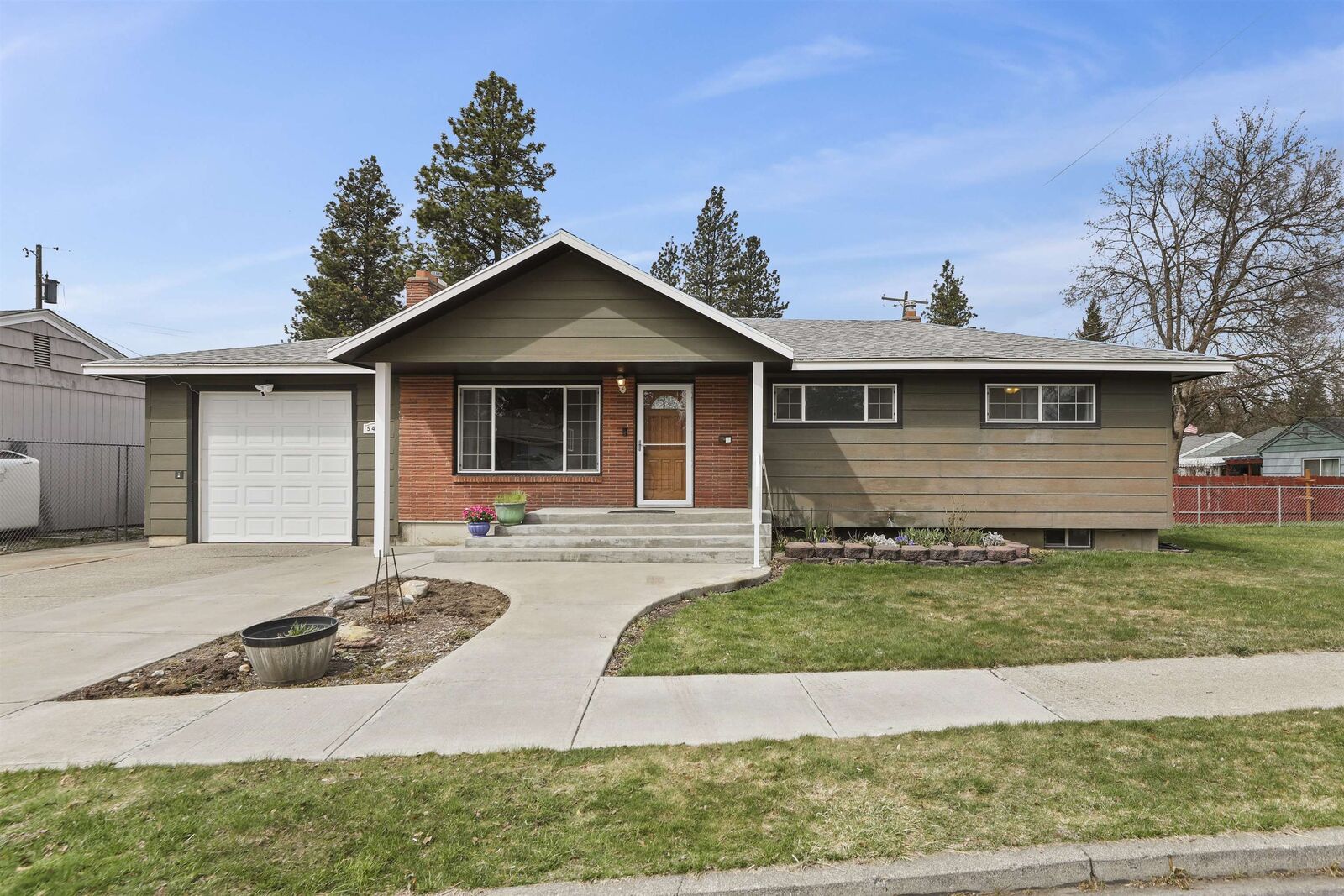 Property Photo: 5412 W Manor Crest St WA 99205