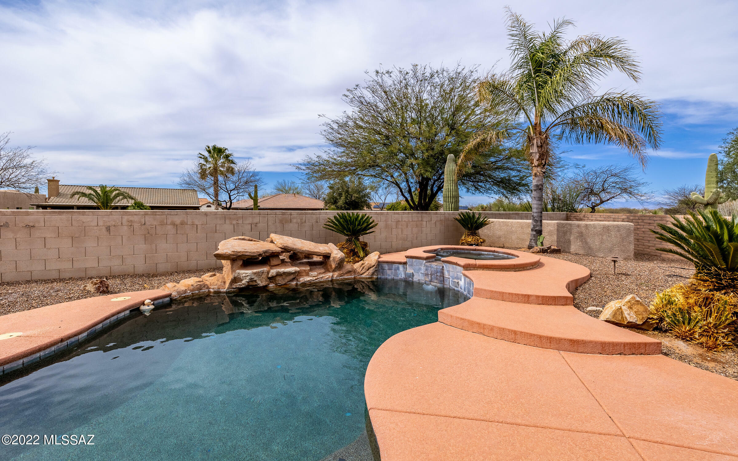 Property Photo:  2563 E Channing Loop  AZ 85614 