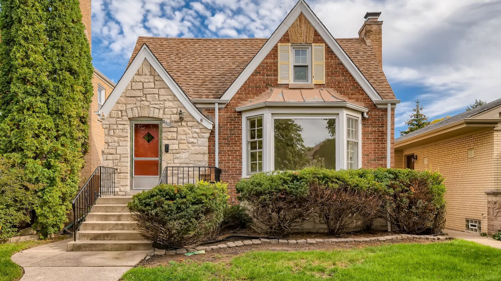 Property Photo:  6139 N Karlov Avenue  IL 60646 