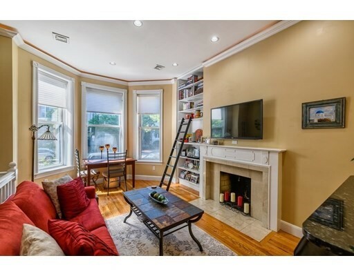 Property Photo:  341 Beacon St 2E  MA 02116 