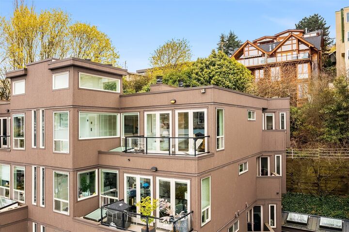Property Photo: 2105 Westlake Avenue N 402 WA 98109