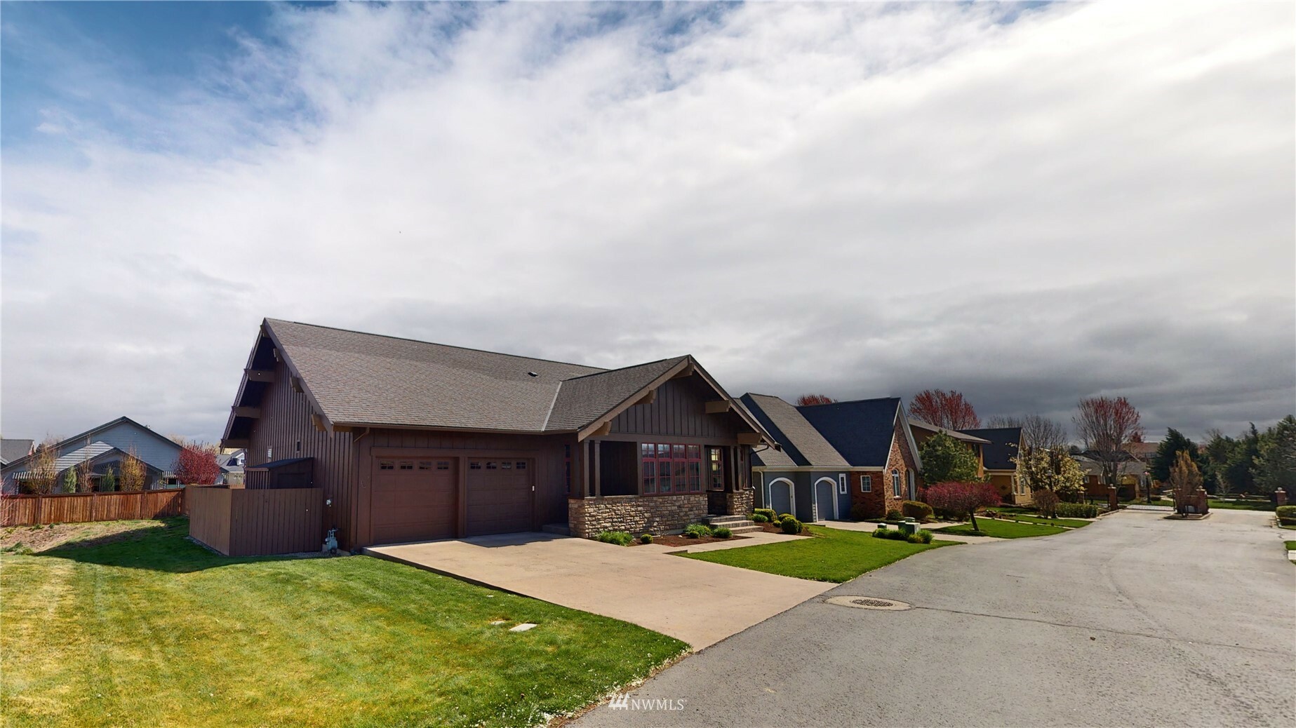 Property Photo:  1067 SE Crestlane  WA 99362 