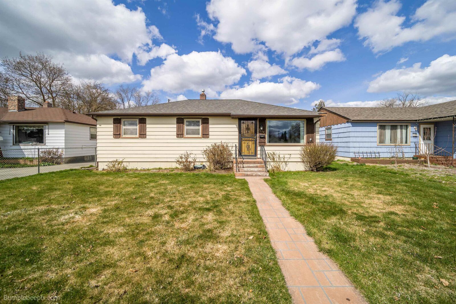 Property Photo: 2217 E South Crescent Ave WA 99207