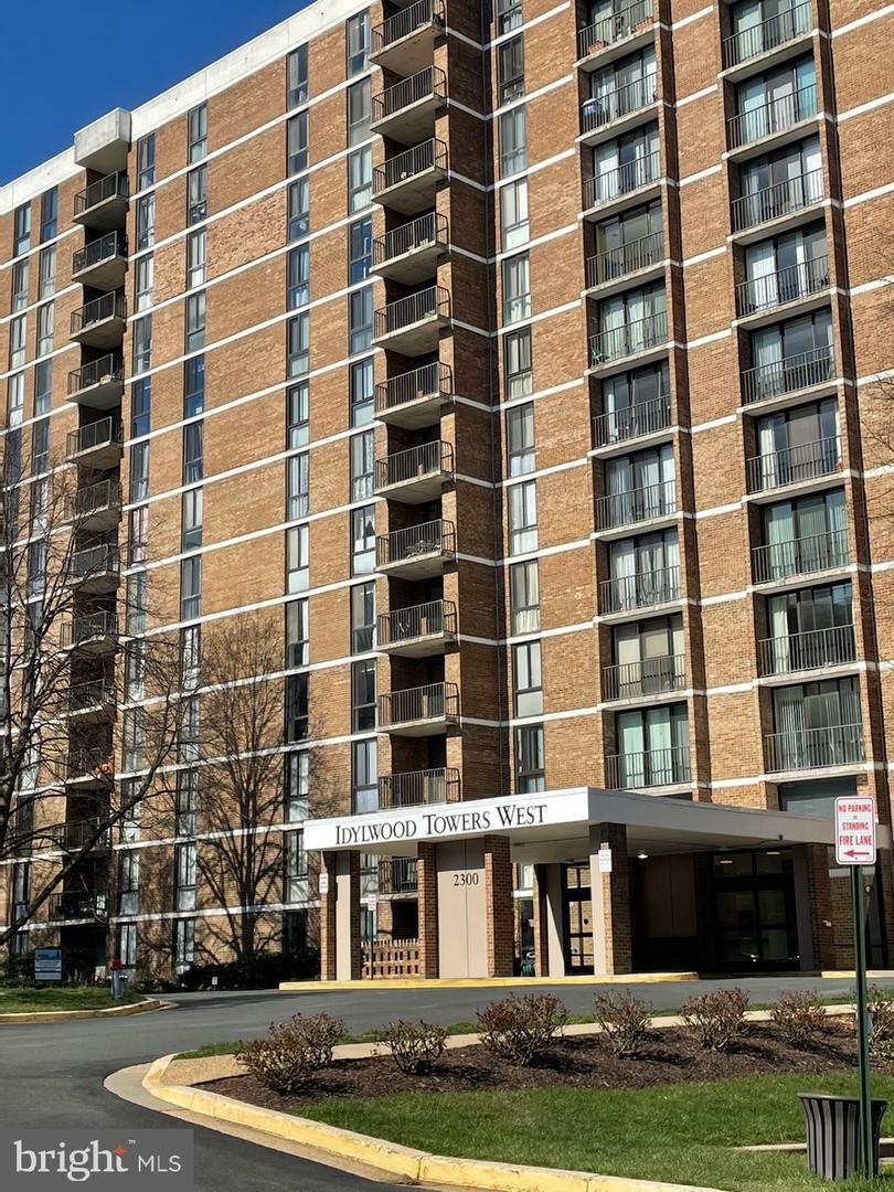 Property Photo: 2300 Pimmit Drive 1007 VA 22043
