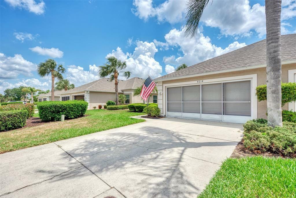 Property Photo:  4214 Fairway Place  FL 34287 