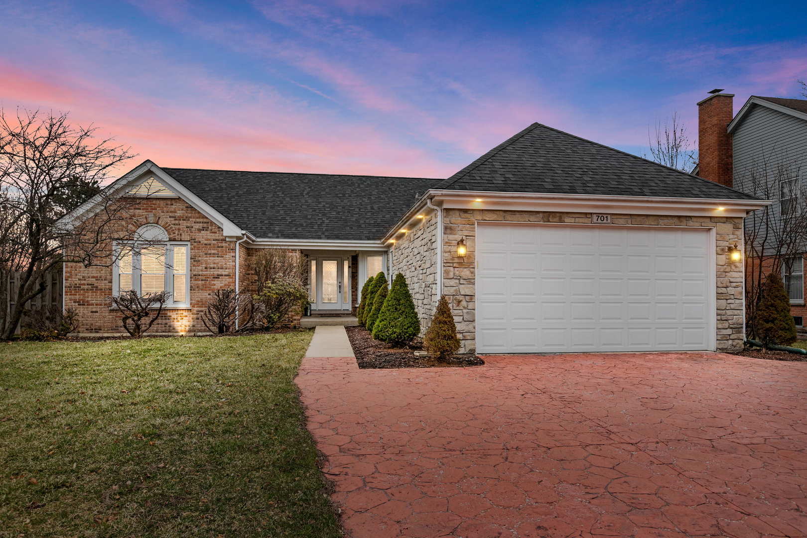 Property Photo: 701 N Newkirk Lane IL 60074