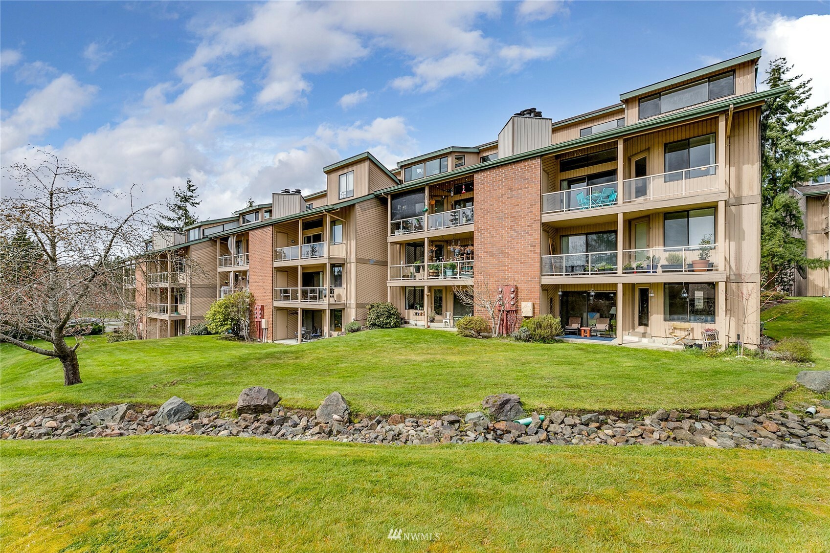 Property Photo:  23001 Lakeview Drive 306  WA 98043 