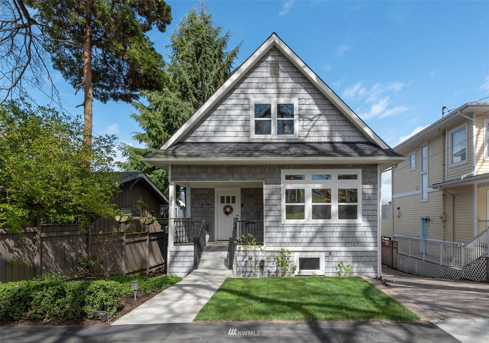 Property Photo:  826 W Fulton Street  WA 98119 