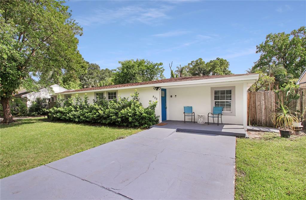 Property Photo: 803 Rosalia Drive FL 32771
