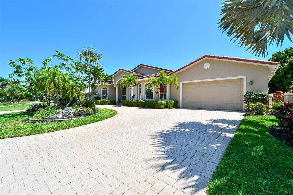 Property Photo: 530 Yardarm Lane FL 34228