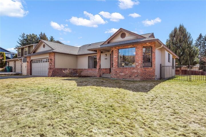 Property Photo: 808 12th Street NE WA 98802