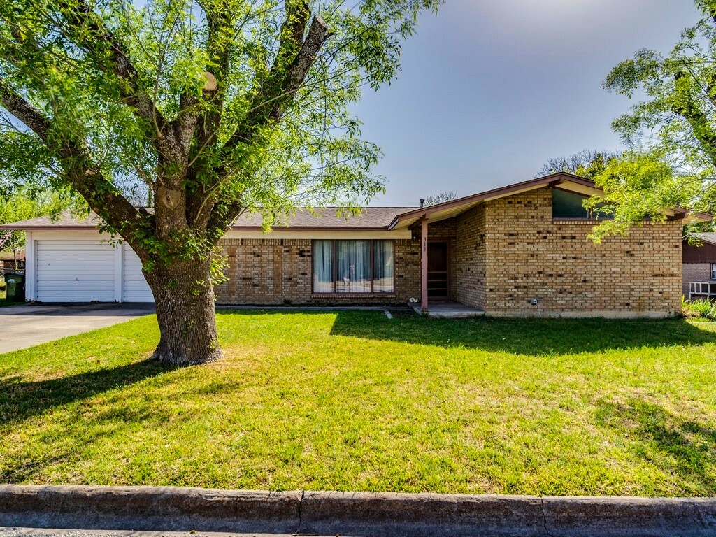 Property Photo:  311 N Hill Street  TX 78611 