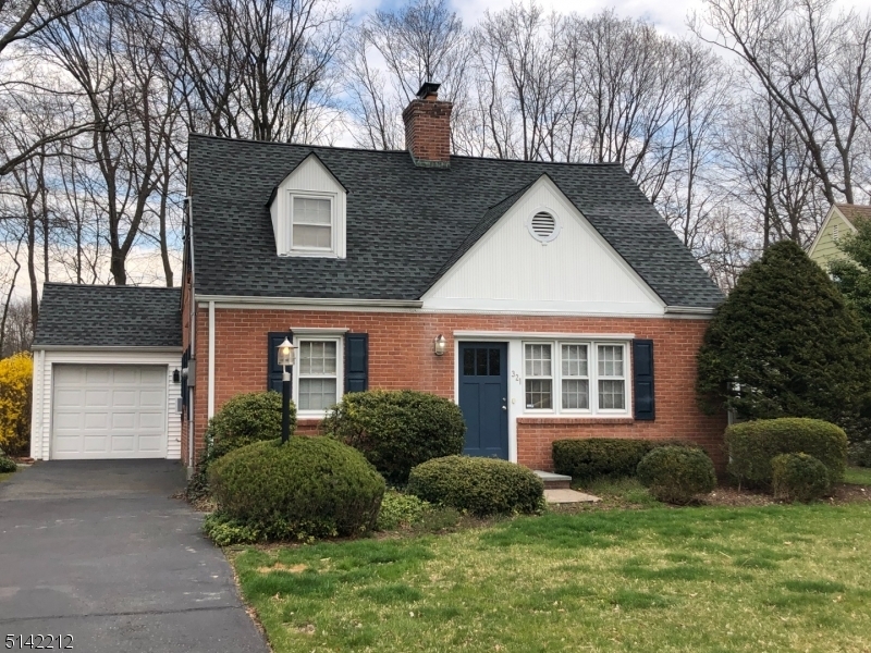 Property Photo:  321 Abbey Ct  NJ 07450 