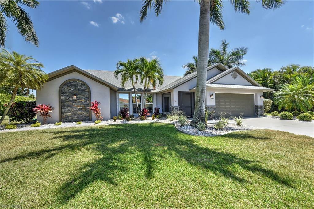 Property Photo:  2521 SE 22nd Ct  FL 33904 